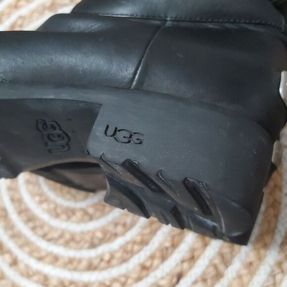 UGG Greenfield Black ZIP/ metal Ugg logo EUC SZ 9, PRISTINE - Picture 3 of 10